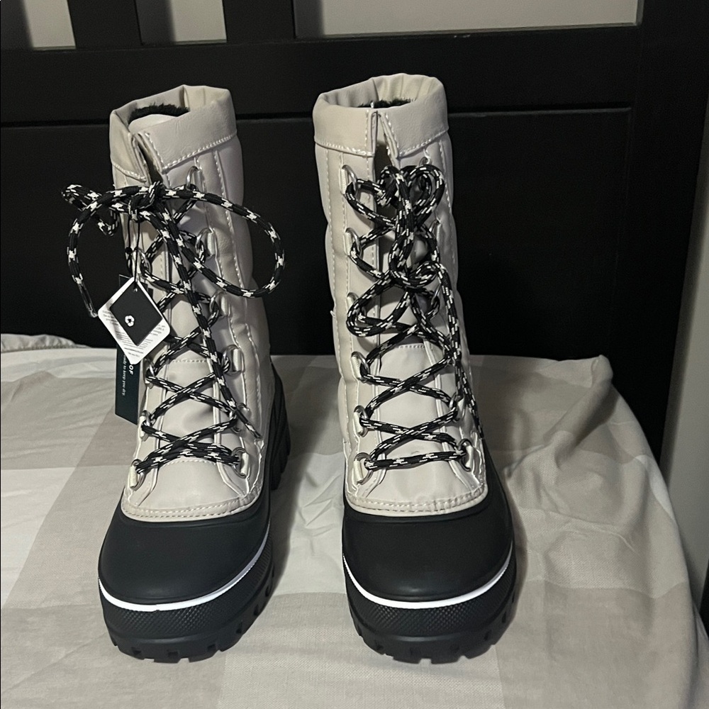 Aldo Women's Black and Cream Lace-Up Winter Boots